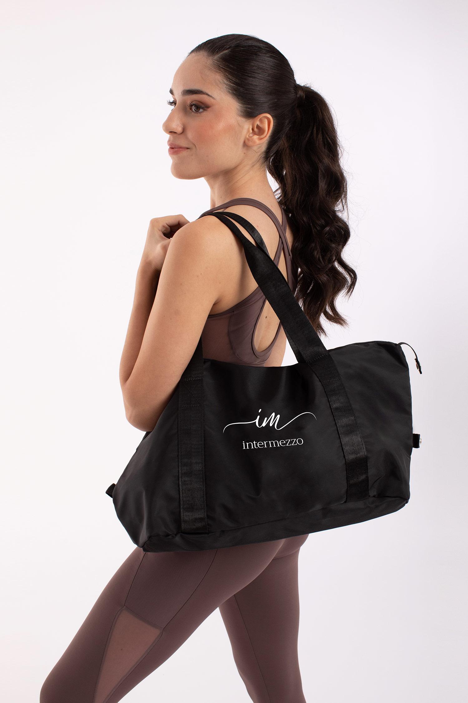 Dancer carrying Intermezzo Delani dance bag
