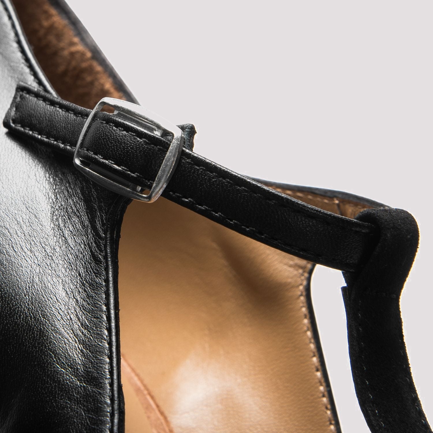 Rumpf 9233 Leather Social Dance Shoes in Black - buckle detail