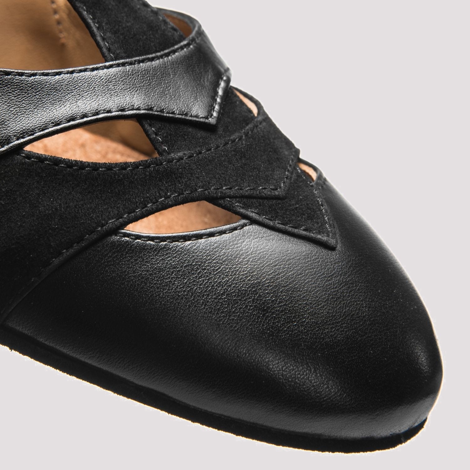 Rumpf 9233 Leather Social Dance Shoes in Black - toe detail