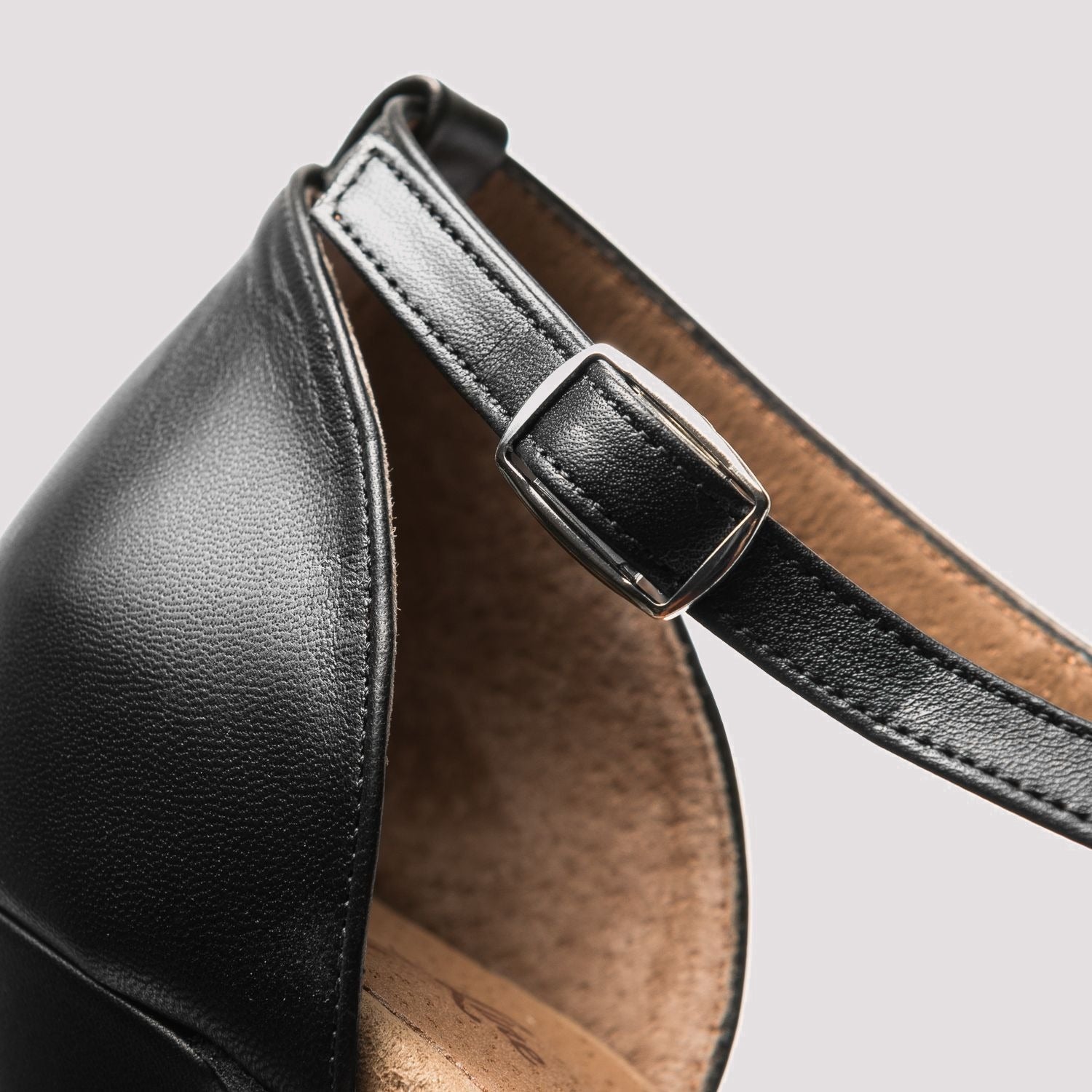 Rumpf 9240 Leather Social Dance Shoes in Black - buckle detail
