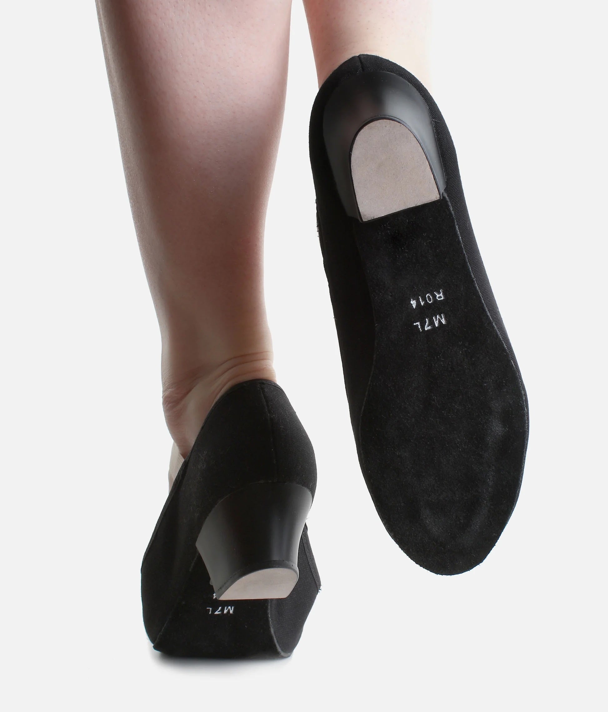 Sole and heel detail of So Danca RO14 black canvas Cuban heel character shoes